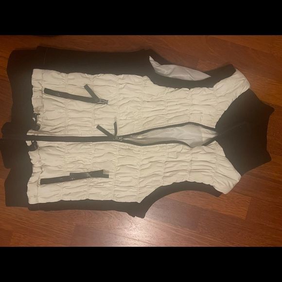 Calvin Klein Jackets & Blazers - Calvin Klein zip up puffy vest